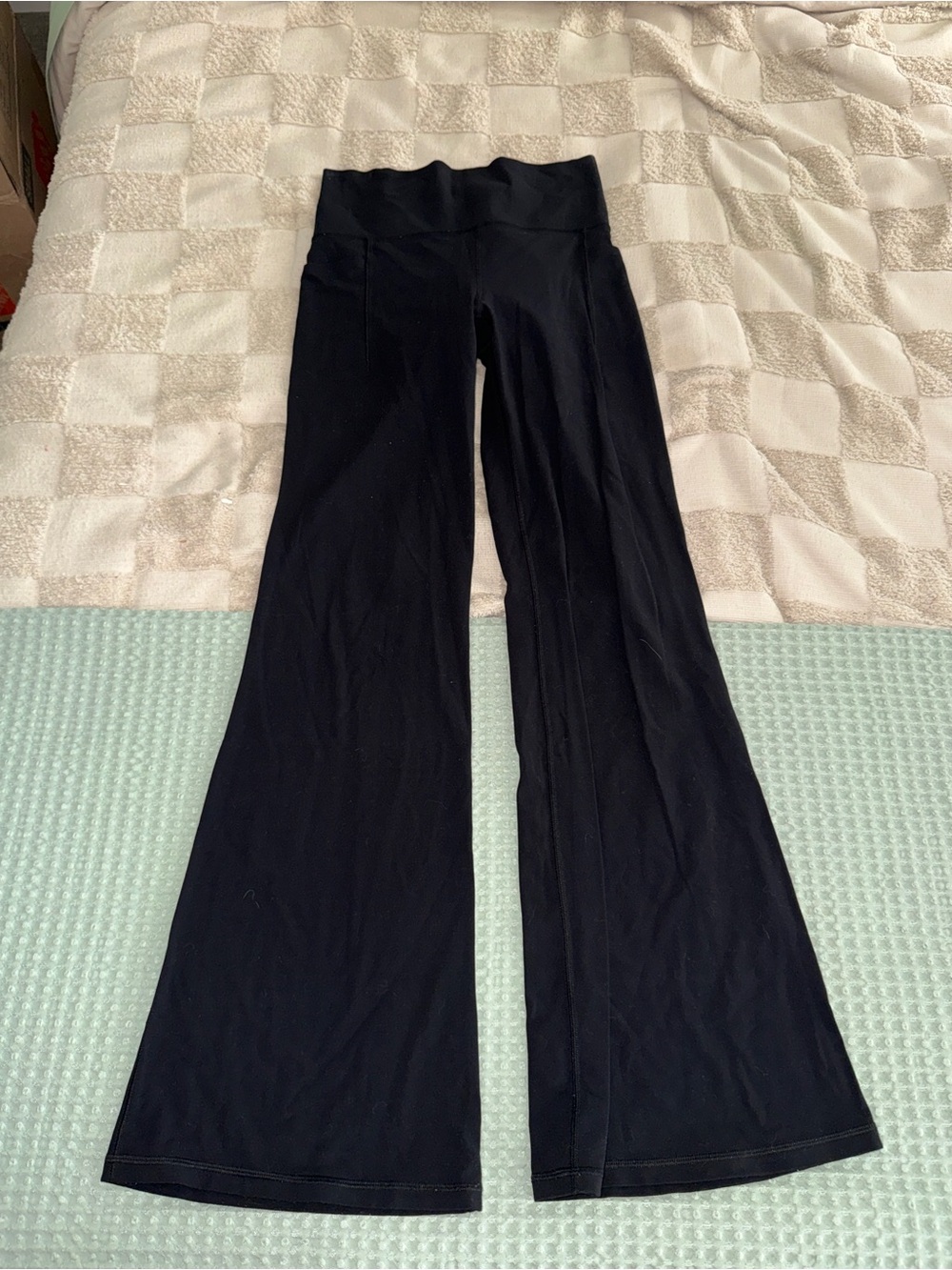 Athleta Salutation Stash Flare Pant size Small